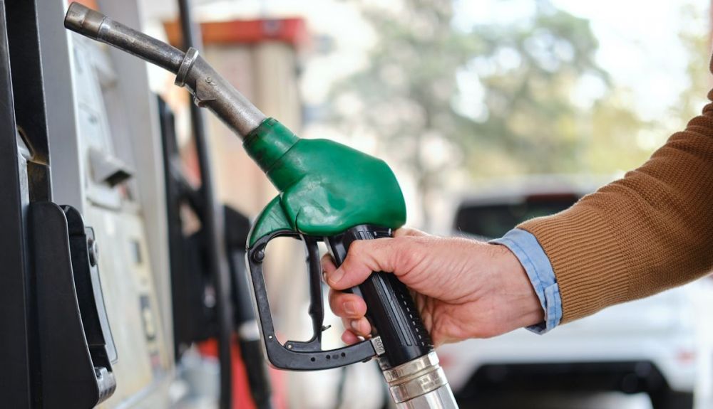El combustible, más barato, el diésel y la gasolina van a la baja, y te anticipamos sus precios El combustible, más barato, el diésel y la gasolina van a la baja, y te anticipamos sus precios