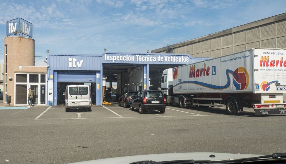 Si tienes un coche con más de 5 años, las ITV te avisan de estos riesgos por fallos técnicos Si tienes un coche con más de 5 años, las ITV te avisan de estos riesgos por fallos técnicos
