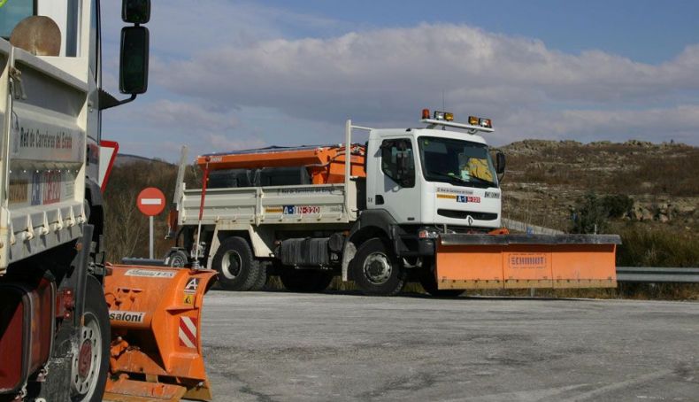 Mide el exceso de sal en el asfalto para evitar la corrosión del coche Mide el exceso de sal en el asfalto para evitar la corrosión del coche